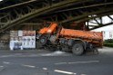 LKW blieb unter Bruecke haengen Koeln Deutz Deutz Muelheimerstr P018